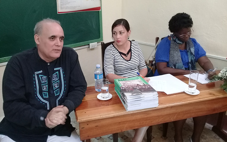 revista anual A las raíces, del Consejo Nacional de Casas de Cultura, fue presentada revista anual A las raíces, del Consejo Nacional de Casas de Cultura, fue presentada