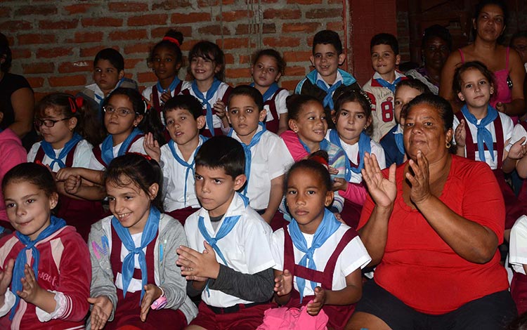 Niños disfrutan de espectáculo infantil en El Mejunje. Niños disfrutan de espectáculo infantil en El Mejunje.