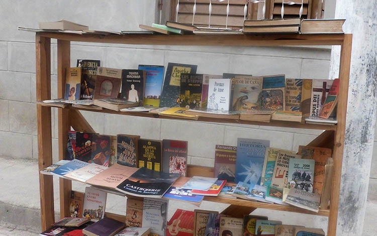 Librerí­a La piedra lunar, Santa Clara, Cuba.