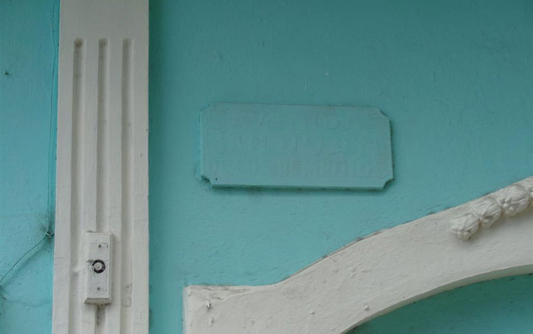 Placa de madera de 1941 reconoce oleada migratoria de Remedios a Santa Clara. Placa de madera de 1941 reconoce oleada migratoria de Remedios a Santa Clara.
