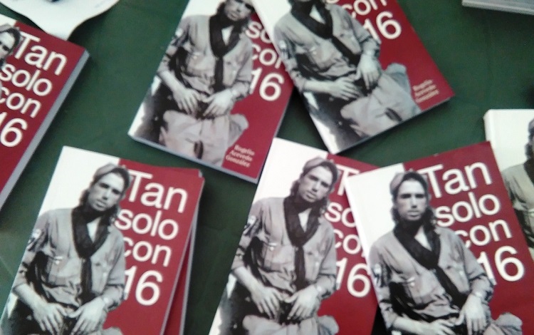 Rogelio Acevedo presenta su libro Tan solo con 16 Rogelio Acevedo presenta su libro Tan solo con 16