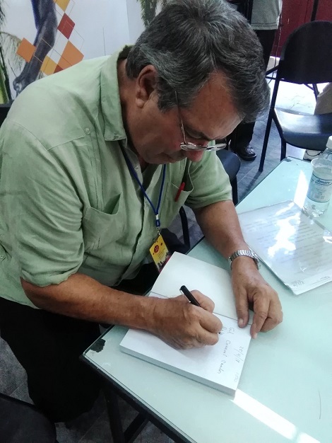 Rogelio Acevedo firma libros Rogelio Acevedo firma libros