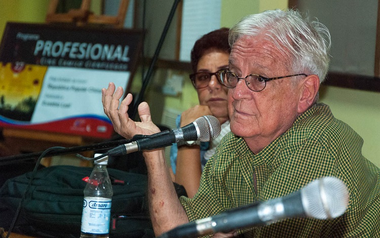 Luis Álvarez Álvarez en Feria del Libro de Villa Clara