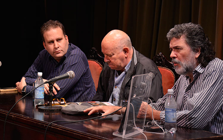 Abel Prito, Miguel Barnet y Luis Morlote durante la presentación del libro Hasta siempre Fidel en Santa Clara.