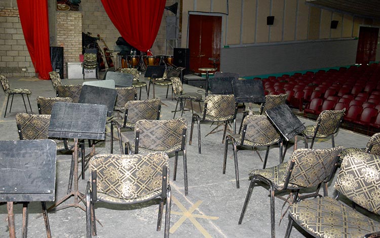Local de ensayo de la Sinfónica de Villa Clara en el cine Camilo Cienfuegos. Local de ensayo de la Sinfónica de Villa Clara en el cine Camilo Cienfuegos.