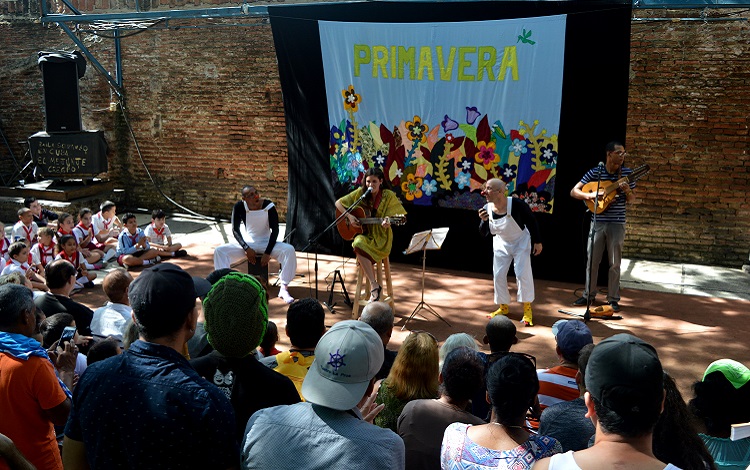 Presentación de Primavera en el Mejunje Presentación de Primavera en el Mejunje