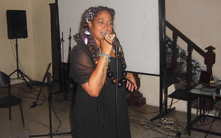 Cantante Vania Borges.