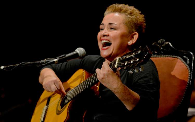 Mayda González, trovadora placeteña. Mayda González, trovadora placeteña.