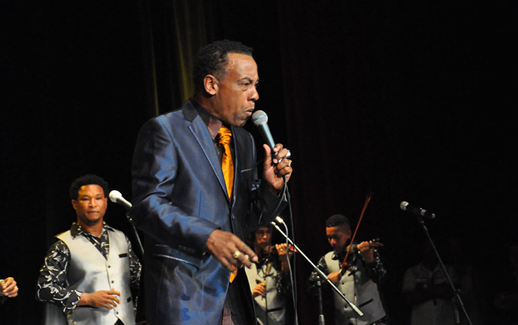 Cándido Fabré, cantante cubano.
