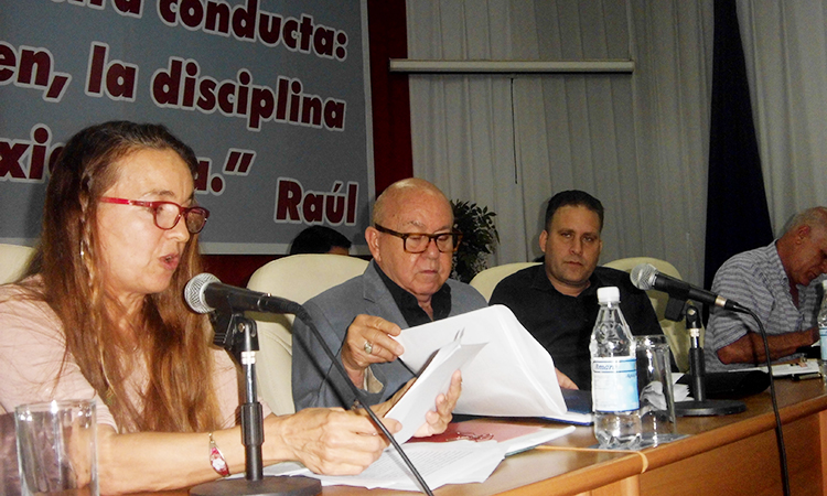 Presidencia de la asamblea de la Uneac en Villa Clara.