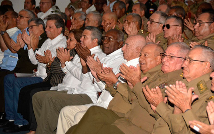 Presidencia del acto por al aniversario 60 de las Milicias Nacionales Revolucionarias. Presidencia del acto por al aniversario 60 de las Milicias Nacionales Revolucionarias.