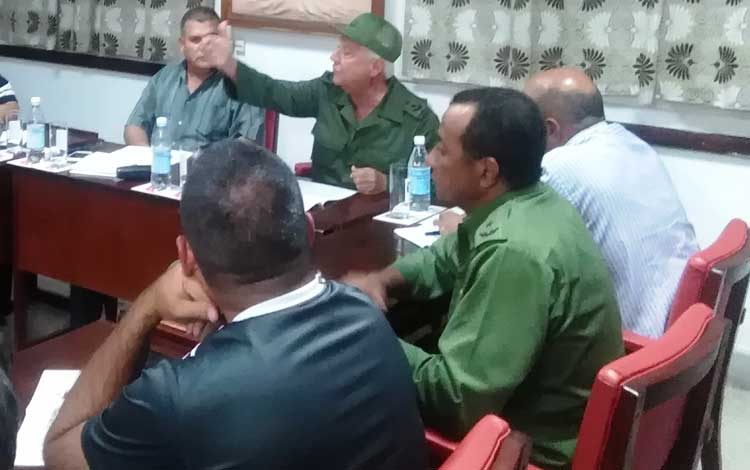Joaquín Quintas Solá, viceministro de las FAR y Jefe de la Región Estratégica Central, en reunión de trabajo en Villa Clara.