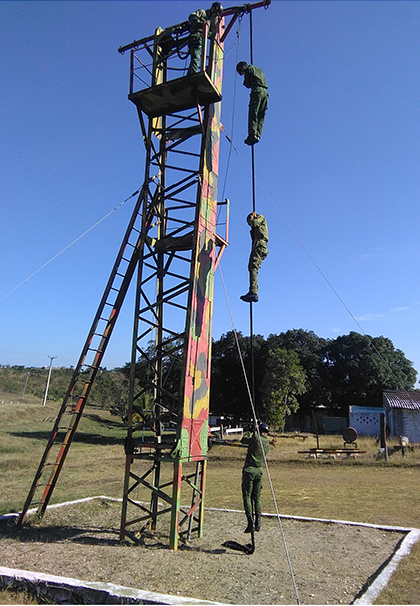 Entrenamiento de Tropas Especiales Entrenamiento de Tropas Especiales
