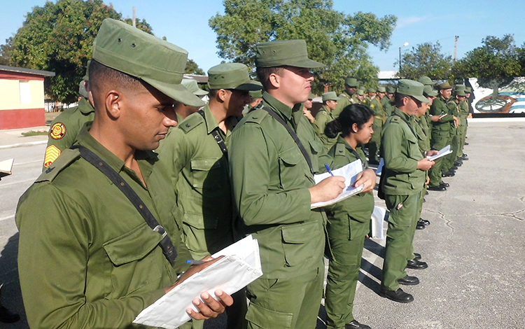 Clase de preparación para la defensa del paí­s.
