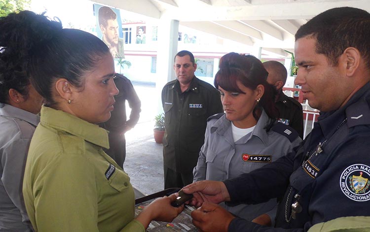 Ceremonia de ascensos y condecoraciones del Minint en Villa Clara.