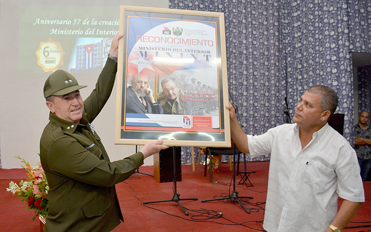 Acto provincial de Villa Clara por el aniversario 57 del Ministerio del Interior.
