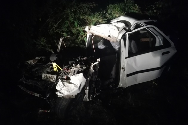 Auto Citroën que colisionó con camión de carga.