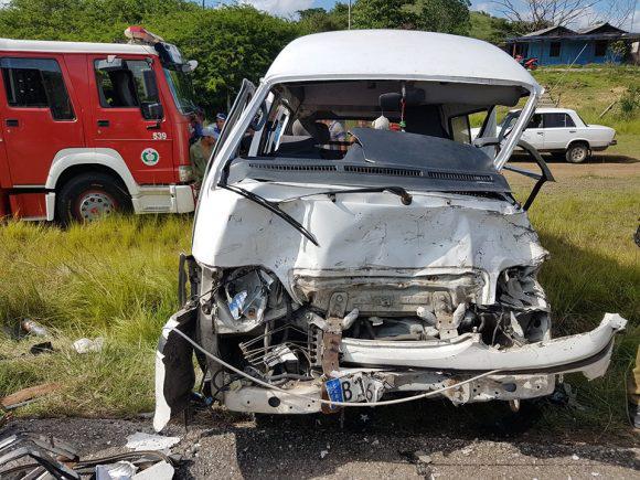 Accidente de tránsito en autopista, Placetas, Villa Clara Accidente de tránsito en autopista, Placetas, Villa Clara
