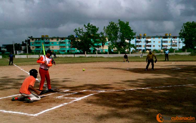 Equipo naranja al Campeonato Nacional de Softbol de la prensa 