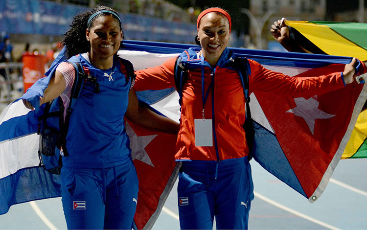  Denia Caballero Ponce y Yaimé Pérez 
