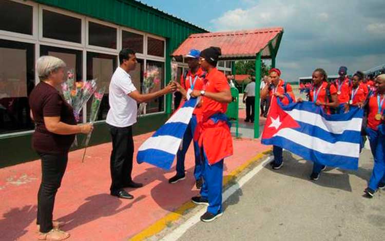 grupo de deportistas que representó a Cuba en Lima