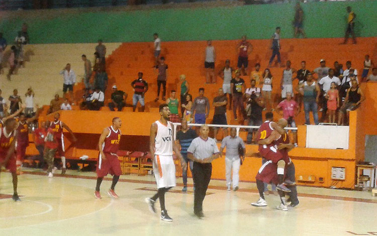 Matanzas elimina a Villa Clara en la Liga Superior de Baloncesto.