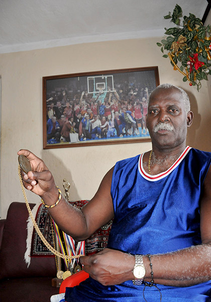 Conrado Pérez Armenteros, exbaloncestista cubano. Conrado Pérez Armenteros, exbaloncestista cubano.