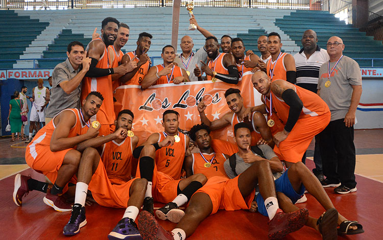 Equipo Villa Clara, campeón de la Liga Superior de Baloncesto.
