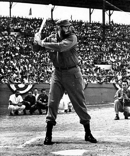 Fidel Castro batea primera bola de la Serie Nacional, 14 de enero de 1962. Fidel Castro batea primera bola de la Serie Nacional, 14 de enero de 1962.