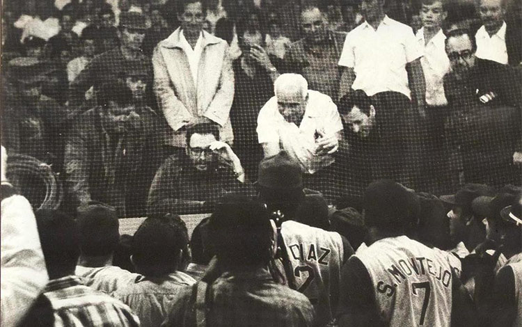 Primera visita de Fidel al estadio Sandino, de Santa Clara. Primera visita de Fidel al estadio Sandino, de Santa Clara.