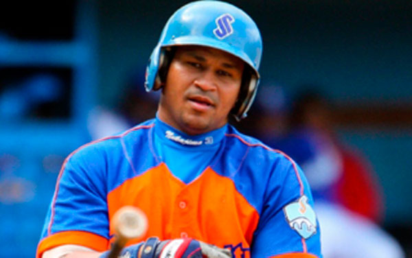 Frederich Cepeda, pelotero cubano del equipo Sancti Spíritus.