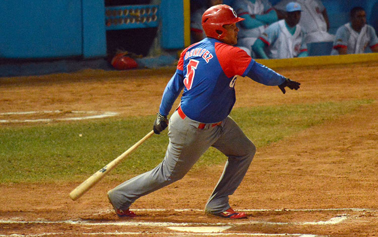 Carlos Bení­tez, pelotero de Granma.