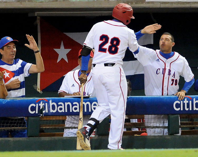 Jonrón de William Saavedra. William Saavedra bateó jonrón en juego contra México, SCB 2017.
