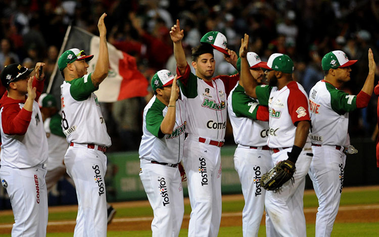 Águilas de Mexicali celebran victoria contra Cuba, semifinales, Serie del Caribe Culiacán 2017.