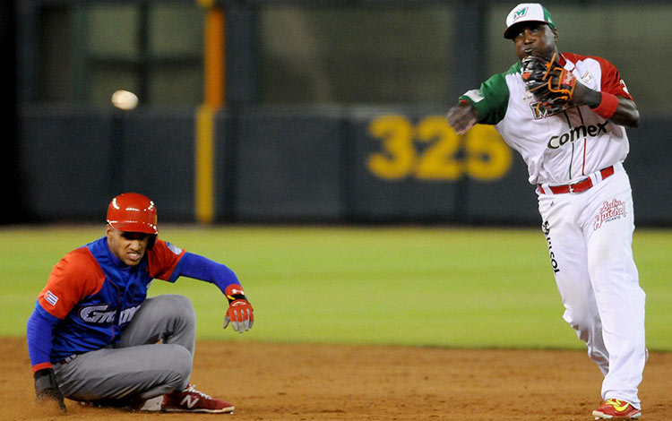Juego entre Cuba y México, semifinal, Serie del Caribe Culiacán 2017. Jugada del juego entre Cuba y México, semifinal, Serie del Caribe Culiacán 2017.