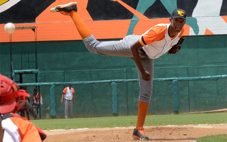 Javier Mirabal pitcher