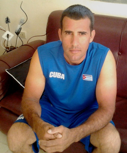 Yulexis La Rosa, receptor del equipo de Villa Clara. Yulexis La Rosa, receptor del equipo de Villa Clara.