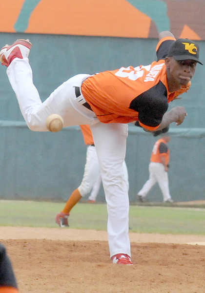 Yosver Zulueta, pitcher ganador de Villa Clara frente a Artemisa, 5 de mayo de 2017. Yosver Zulueta, pitcher ganador de Villa Clara frente a Artemisa, 5 de mayo de 2017.