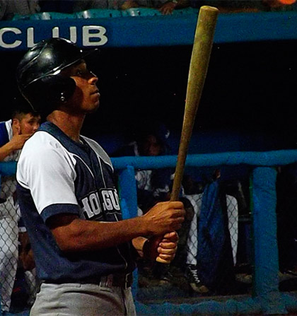 Jorge Luis Peña, pelotero de Holguín. Jorge Luis Peña, pelotero de Holguín.