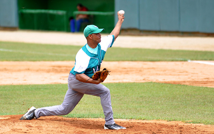 Yunier Gamboa, ganador. Yunier Gamboa, pitcher ganador por Isla de la Juventud frente a Villa Clara.