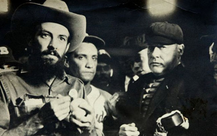 Árbitro Amado Maestri y Camilo Cienfuegos.
