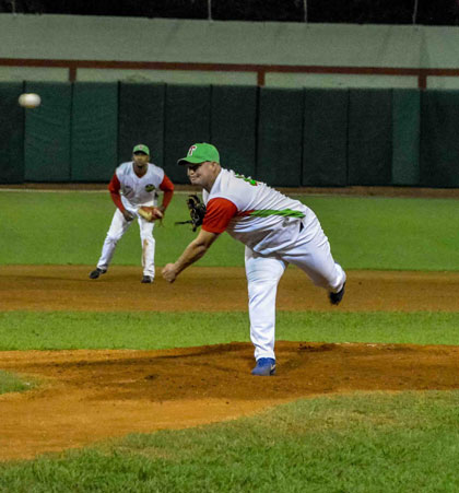 Pitcher Luis Gómez, ganador del séptimo juego de Las Tunas contra Industriales. Pitcher Luis Gómez, ganador del séptimo juego de Las Tunas contra Industriales.