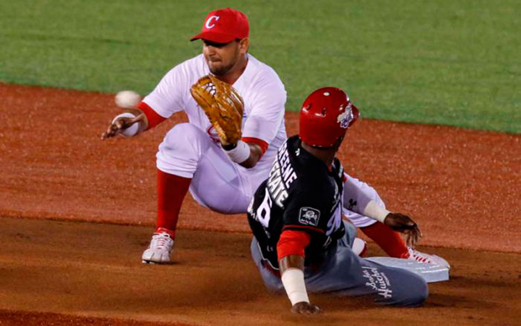 Juego entre Alazanes de Granma y Tomateros de Culiacán. Juego entre Alazanes de Granma y Tomateros de Culiacán.
