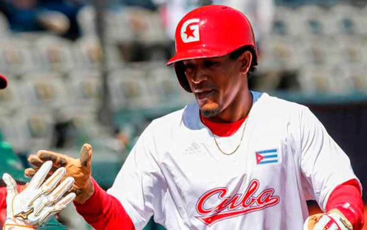 Roel Santos, pelotero cubano incluido en el Todos Estrellas de la Serie del Caribe Jalisco 2018.