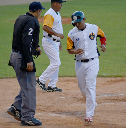 Andy Zamora en primer juego de Villa Clara contra Holguín en la 58 Serie Nacional de Béisbol. Andy Zamora en primer juego de Villa Clara contra Holguín en la 58 Serie Nacional de Béisbol.