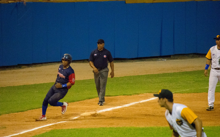 Camagüey vence a Villa Clara en primer juego particular de la 58 Serie Nacional de Béisbol.