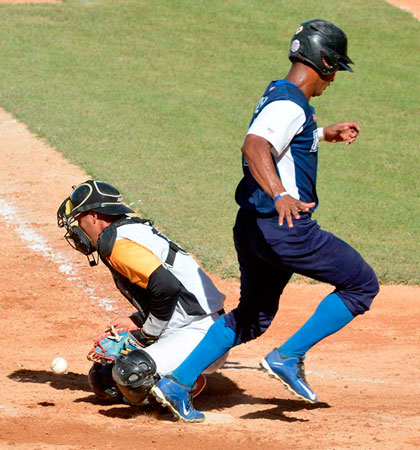 Tercer juego Villa Clara-Holguín, segunda fase de la 58 SNB. Tercer juego Villa Clara-Holguín, segunda fase de la 58 SNB.