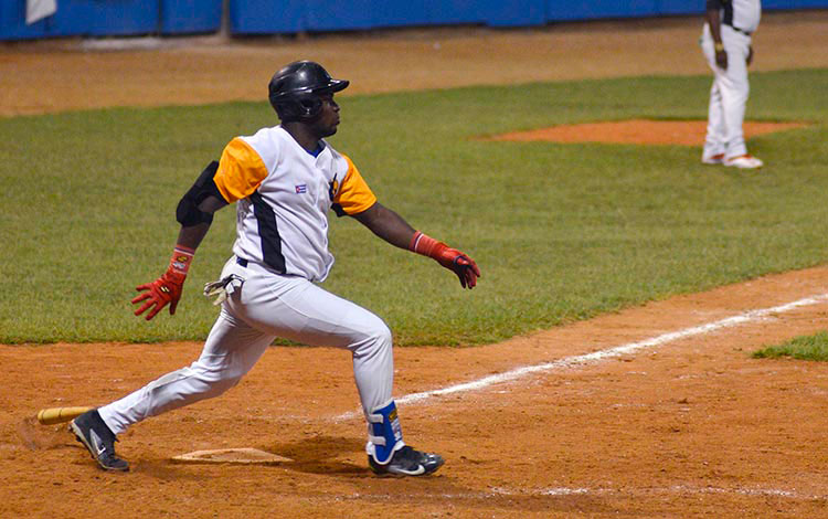 Stayler Hernández, jugador de Industriales, refuerzo del equipo Villa Clara. Stayler Hernández, jugador de Industriales, refuerzo del equipo Villa Clara.