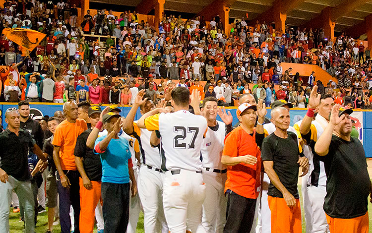 Béisbol Villa Clara vence tercer partido