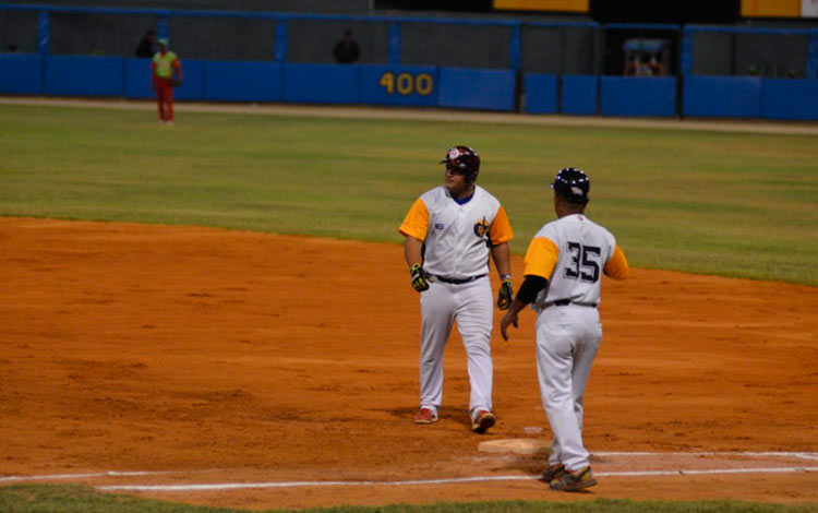 Carlos Benítez en quinto juego de Villa Clara contra Las Tunas. Carlos Benítez en quinto juego de Villa Clara contra Las Tunas.